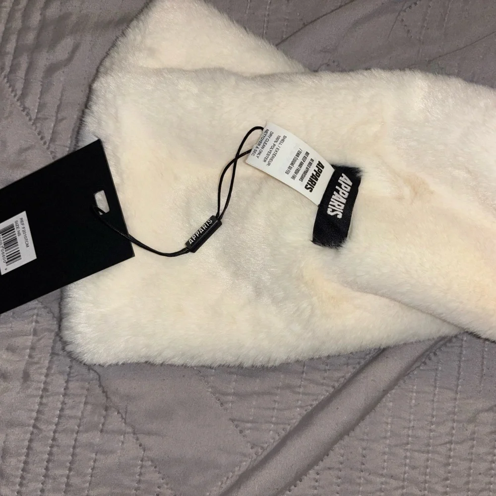 NWT Apparis Cream Colored Scarf
